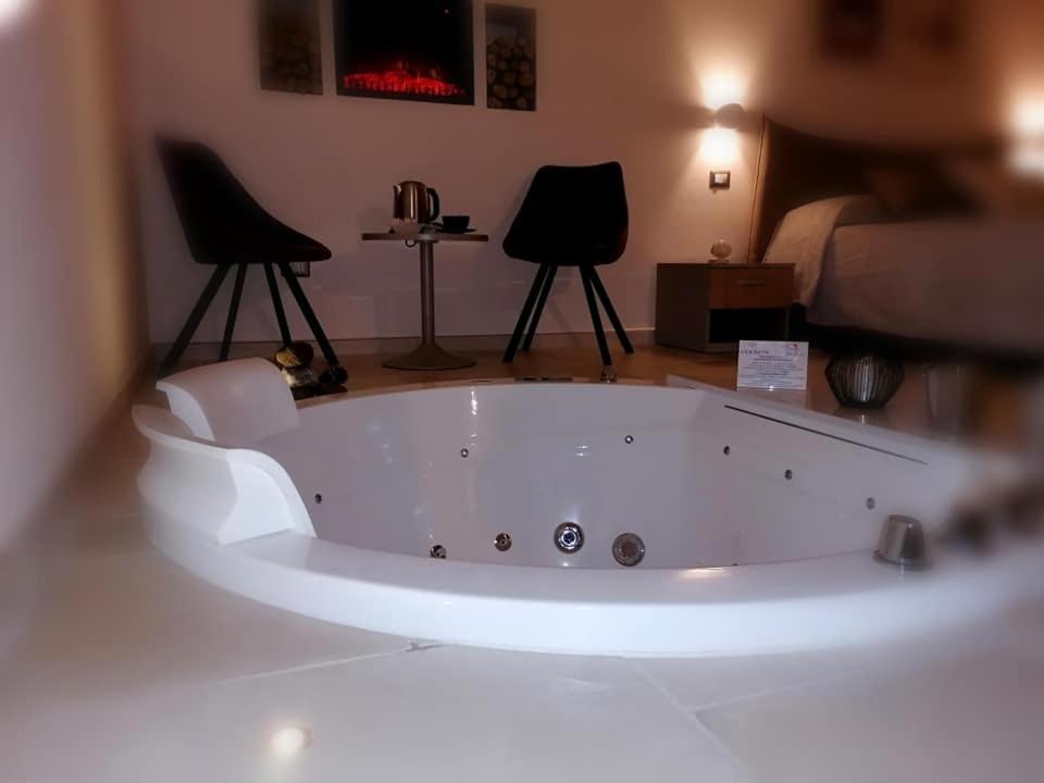 Lux Suite Taranto Eksteriør billede