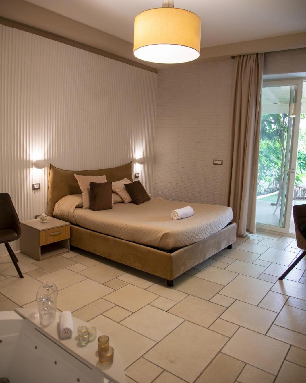 Lux Suite Taranto Eksteriør billede